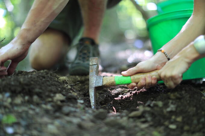 Find Hidden Gems: Rockhounding For Beginners | Come Wander