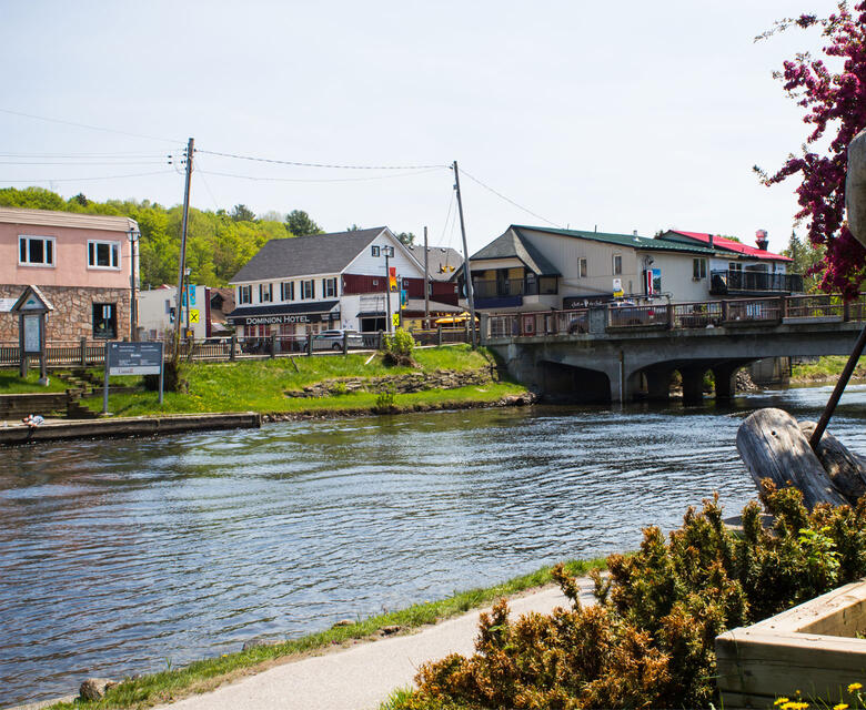 to the Friendly Town of Minden Come Wander